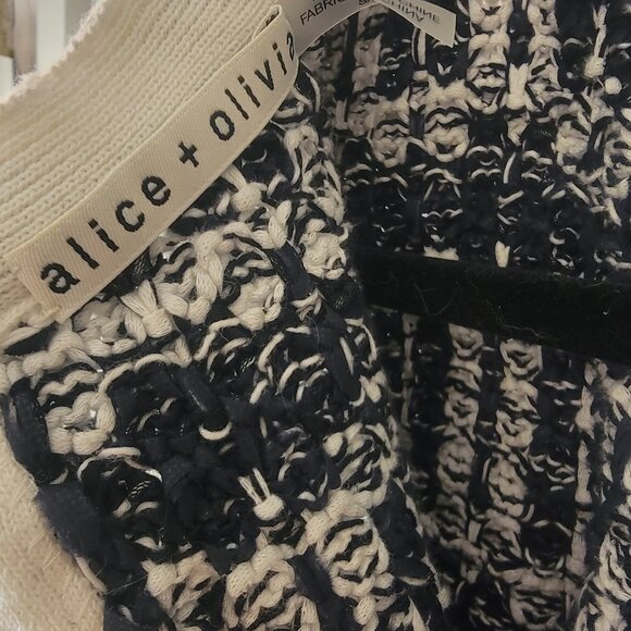 Alice & Olivia sleeveless blouse white/black striped size S quarter zip NWOT - Picture 6 of 6